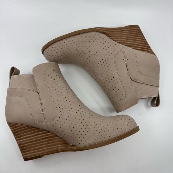 DV by Dolce Vita Gerdy Ankle Bootie Wedge Heel Vegan Leather Beige Womens Size 8 - Picture 8 of 10